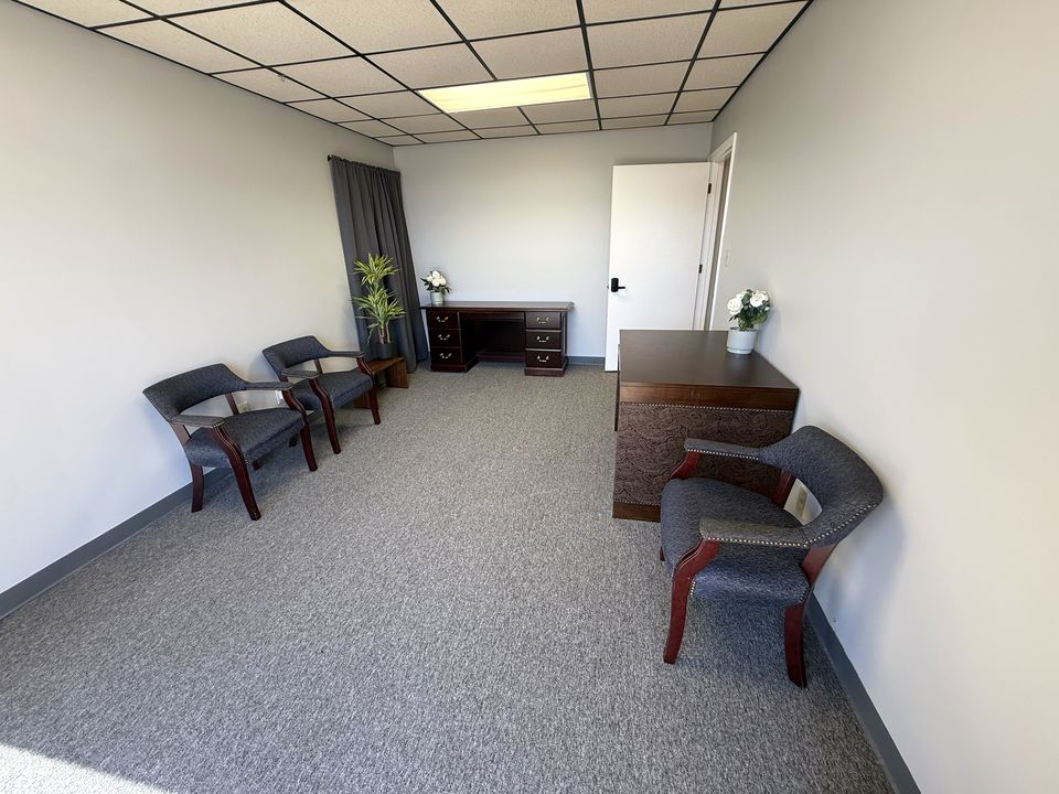Reception and waiting area in Suite 2